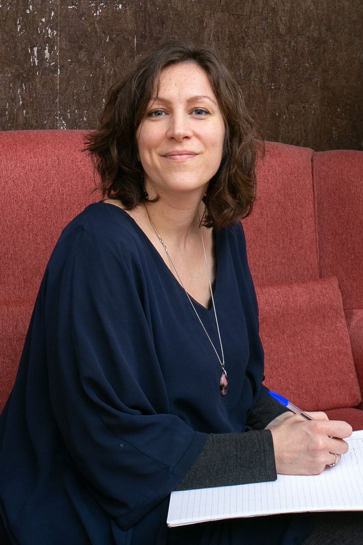 Aube Plassais dans son cabinet